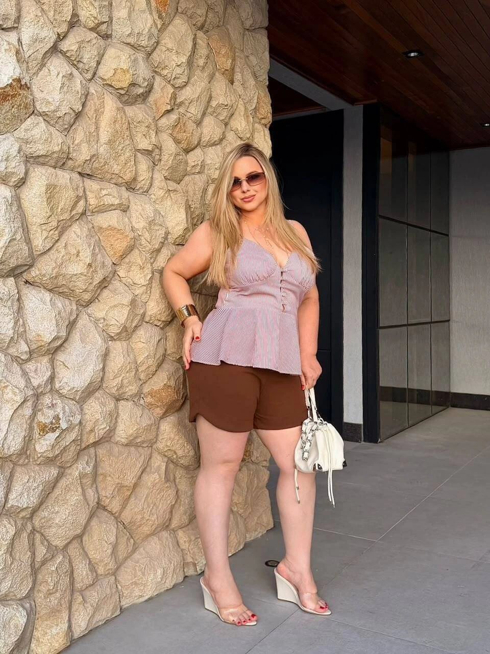 Conjunto Cropped Peplum com Botões Frontal e Short