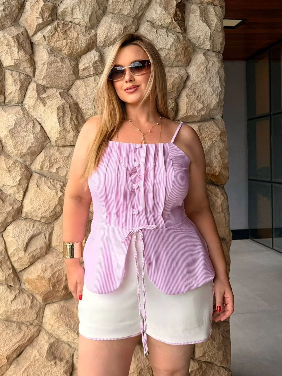 Conjunto Cropped com Botões Frontal e Short Detalhe Vivo