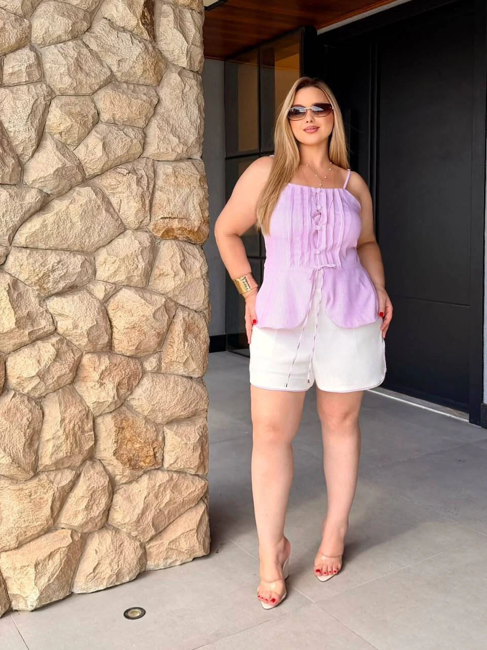 Conjunto Cropped com Botões Frontal e Short Detalhe Vivo no corpo